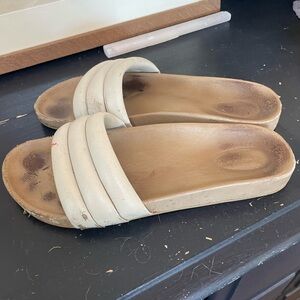 Beatrice Valenzuela Sandalia